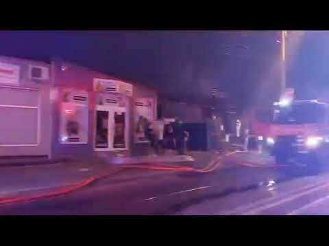 Intervenție ISU Prahova pe strada Gheorghe Doja din Ploiești. 3 case au ars într-un incendiu