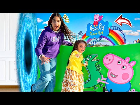SARAH e ELOAH em uma HISTÓRIA ENGRAÇADA do PORTAL MÁGICO da diversão no parque da PEPPA PIG e DISNEY