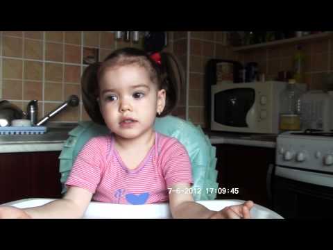 &Icirc;ţi mai aminteşti de Anastasia, micuţa de trei ani care a impresionat INTERNETUL? Fetiţa a recitat cu mare PATOS poezia "Luceafărul"! Un clip de milioane!