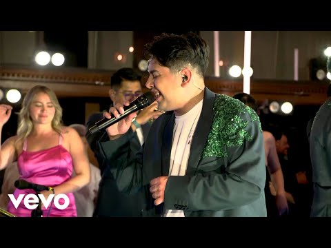 Mucha Cumbia Mix: Tienes Que Regresar/Al Calor De La Cumbia/No Hay Porque Llorar/Tabaco Y Ron