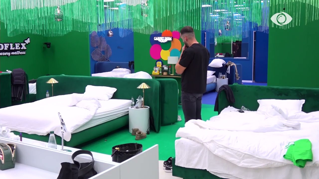 Banorët qëndrojnë në oborr, loja “Vigani-Shkurtabiqi” i zë në befasi