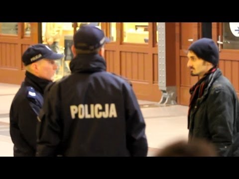Gapienie się na policje 