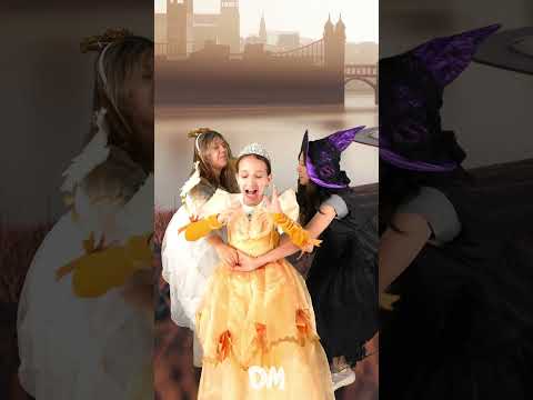 London Bridge is Falling Down | Nursery Rhymes & Kids Songs | Dominoki