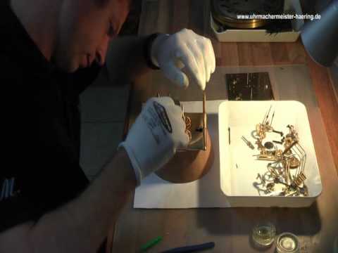 Reparatur / Revision einer Wanduhr