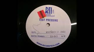 Tom Chasteen - Movin' (Instrumental Mix)