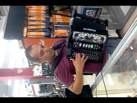 Roland Fr-18 played by Alex of Cumbre Norteña