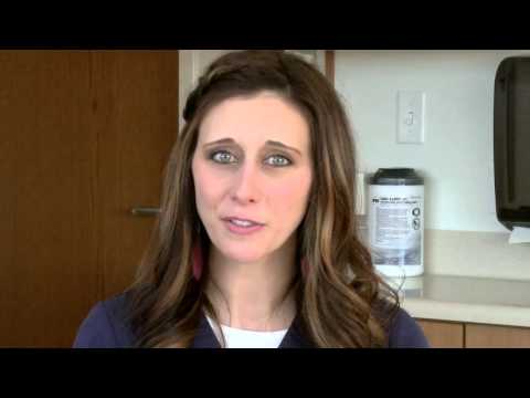 What are the signs of strep throat, and how is it treated