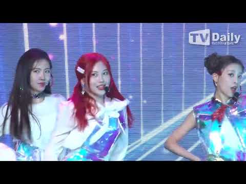 [TD영상] '컴백' 네온펀치(NEONPUNCH), 독특한 콘셉트의 'Tic Toc' 첫 무대