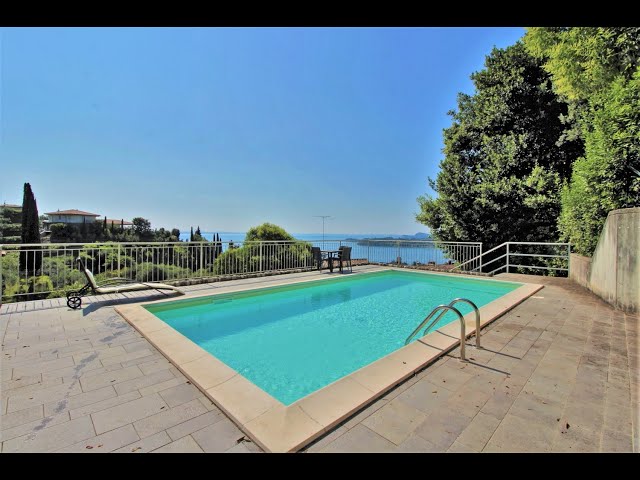 TRILOCALE CON PISCINA VISTA LAGO IN BORGO STORICO