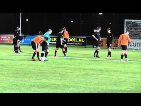 25 jan 2016 VV De Meern A2 - VV De Meern A3 oefenwedstr  5-0 Vrije bal Gijs op paal
