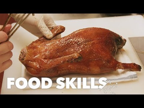 北京ダックはどうやって作られるのか？ (How Peking Duck Is Made | Food Skills)