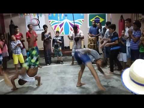 BRINCADEIRA DE CRIANÇA NO FORRÓ DO CENTRO CULTURAL BERIMBAU ARTE BRASIL(7)