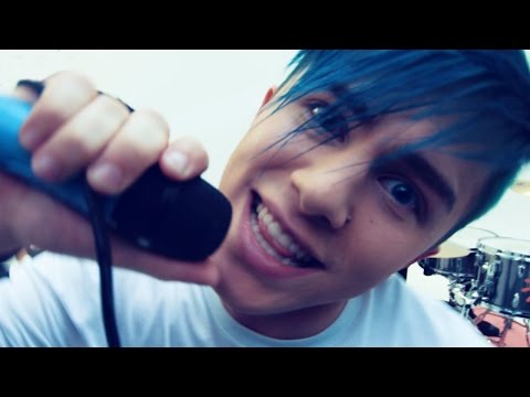 Lights Out Crowd - She's a Classic (Official Music Video)