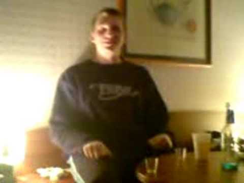 ein krüppel geht durch nen wald