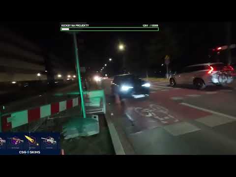 (cała akcja) najebany paramaxil dostaje wpierdol od kibiców wisły a potem dzwoni na policje xd