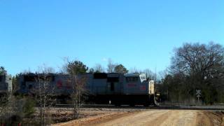 preview picture of video 'KCS 3924 Tidewater turn at Leesburg, Tx. ©'