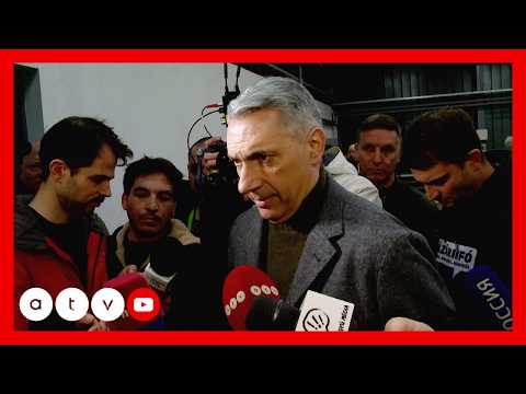 Feszültség, lökdösődés és fenyegetőzés Lázár János sajtótájékoztatóján