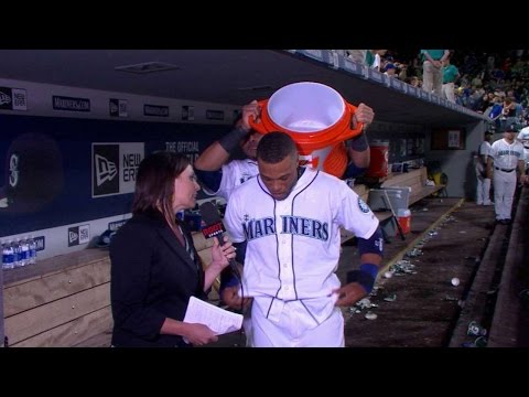 DET@SEA: Cano on his walk-off single in the 11th