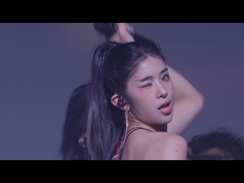 250818 KATSEYE Gameboy FANCAM @ First Premium Showcase in Tokyo のサムネイル