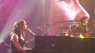 ALICIA KEYS - Distance and Time - Live ! - 12/01/09 - NYC