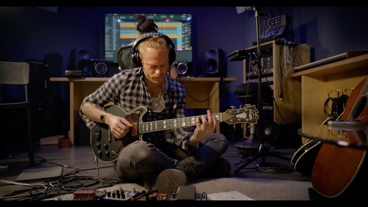 Rotem Sivan shows us what you can do with 126 guitar strings