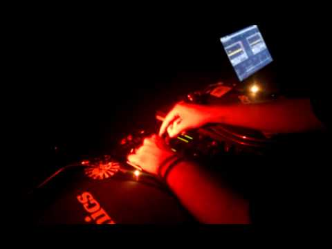 Tekforce 23 - Tek - Party - Vyrus on Traktor Scratch Duo.