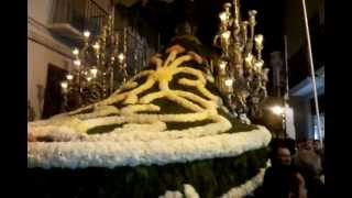 preview picture of video 'Virgen de La Esperanza de Vélez Málaga, Con su manto de Flores; Jueves Santo de 2012.mp4'