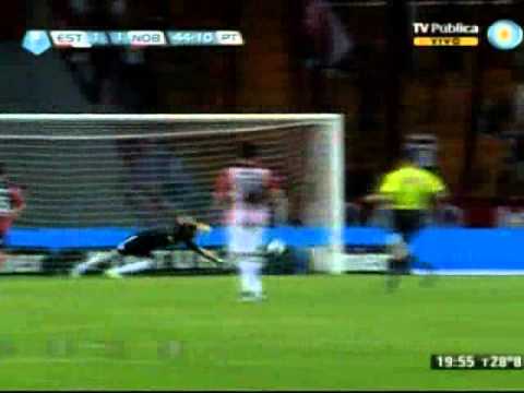 Gol de Rinaldo Cruzado. Estudiantes 1 Newells 1. Torneo Final 2013 (Infobae.com)
