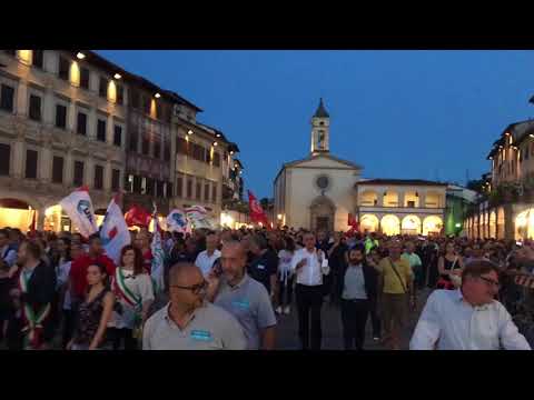 Manifestazione Bekaert: l'arrivo del corteo in piazza Marsilio Ficino