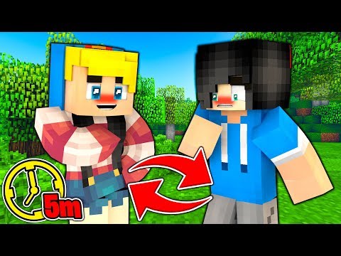 OGNI 5 MINUTI CI SCAMBIAMO DI CORPO CON LE RAGAZZE!! - Minecraft Divertente