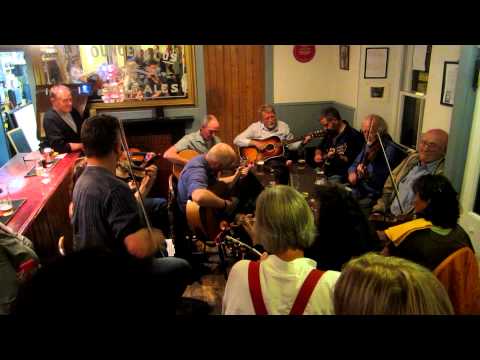 Aberdeen Arms Tarland Weekly Music Session 14 August 2012