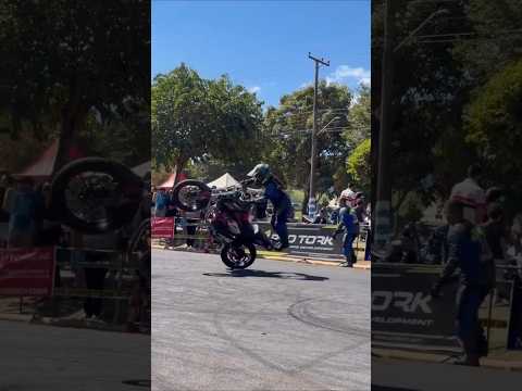 ALLANA STUNT JUNIN MOTO SHOW ZERINHO PÉ NO RALADOR MOTO FEST SPORT BAY TAQUARITUBA SÃO PAULO