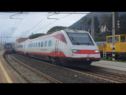 FB 8623 Torino Porta Nuova - Roma Termini, etr.460.26 in transito a Genova Nervi