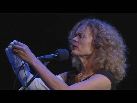 Franziska Baumann - Stimme, Komposition/Improvisation, Sensor Live Elektronik