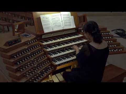 Toccata in d minor by J.S. Bach (1685-1750). Organist, Julia Lee