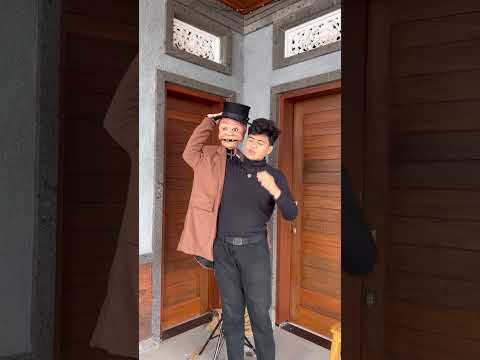 Seni boneka hidup street art wayang golek