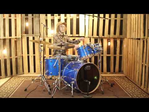 DW Performance Blue Sparkle Drum Set - 22,10,12,16