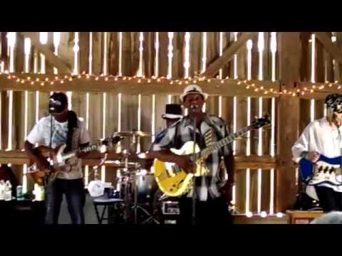 Biscuit Miller and The Mix- She Likes To Boogie live @ The Blues Barn