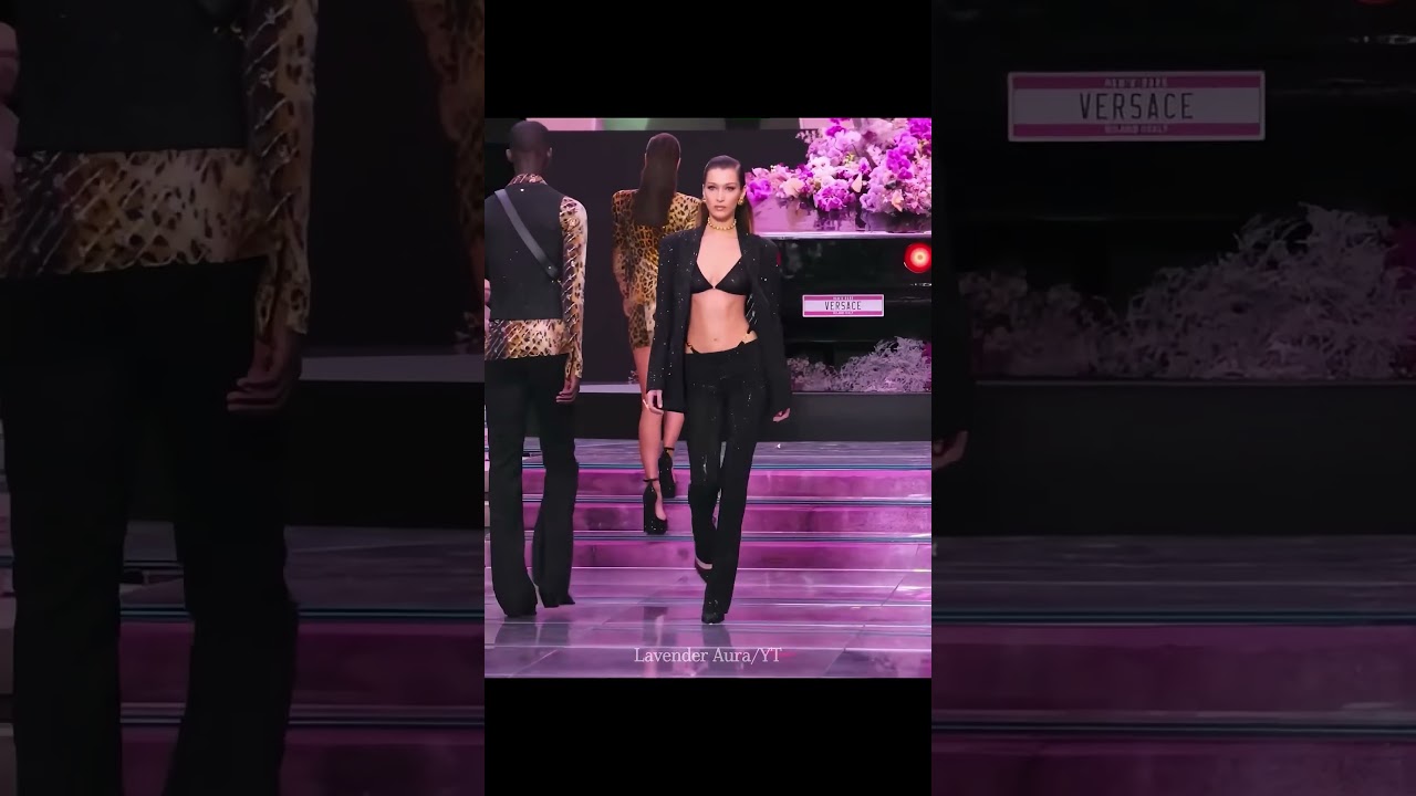 #bellahadid #versace #shorts #youtubeshorts #runway #shortsfeed #catwalk #model #fashion #viral