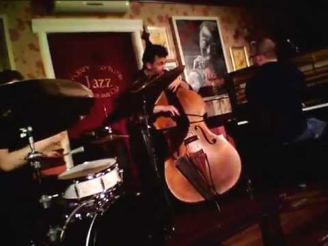 FABIO GIACHINO Trio al Cockney London Pub 26 aprile 2012