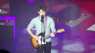 Nick Jonas and the Administration - State of Emergency (Live at the Warner Theatre in D.C.) 1/6/10