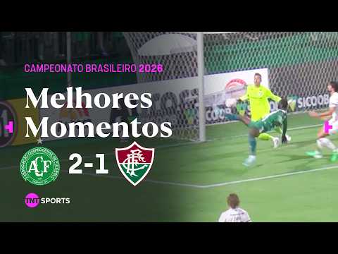 BOLASIE CRAVA GOL ‘ACROBÁTICO’ E CHAPE VENCE! CHAPECOENSE 2X1 FLUMINENSE | MELHORES MOMENTOS