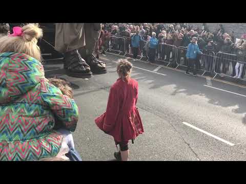 Liverpool Giants (3): Walking to the Waterfront