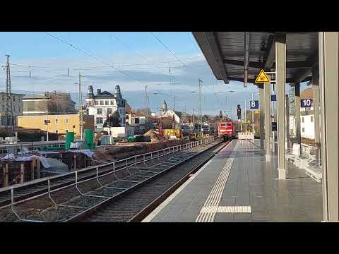 Ankunft RB 49 nach Hanau Hbf von E-Lok Br 111 gezogen am Bahnhof Friedberg (Hess)