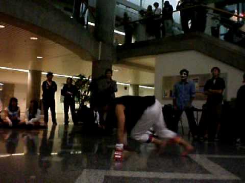 Fanime 2009 Breakdancing Battle 45