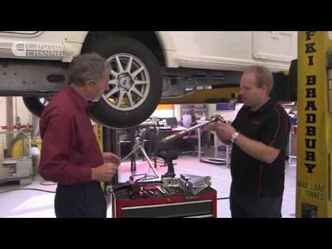 CC S04E29 - CARAVANNING BASICS Jacks