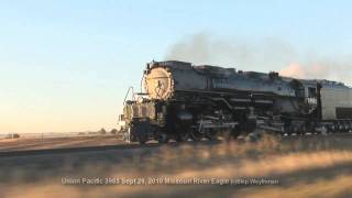 preview picture of video 'UP3985 crossing at sunrise'