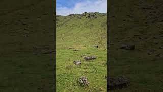 Passeio dentro do vulcão na Ilha do Corvo