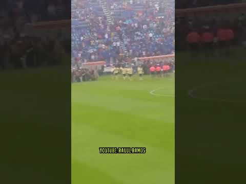 "BUFANDAZO LA SANGRE AZUL EN 2014 CRUZ AZUL VS AMERICA #cruzazul #america #cruzazulvsamerica" Barra: La Sangre Azul &bull; Club: Cruz Azul