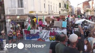 「出て行け」ベゾス氏結婚式に抗議 伊ベネチア（2025年6月）